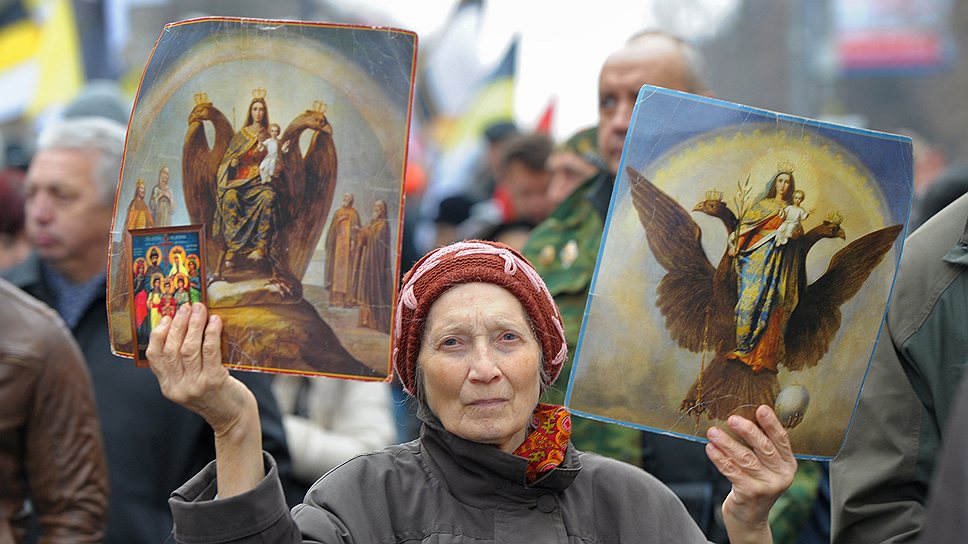 Изначально «Царский русский марш» планировали провести в центре Москвы, собравшись у   Храма Христа Спасителя пройти до Трубной площади. Но московские власти такой маршрут не одобрили