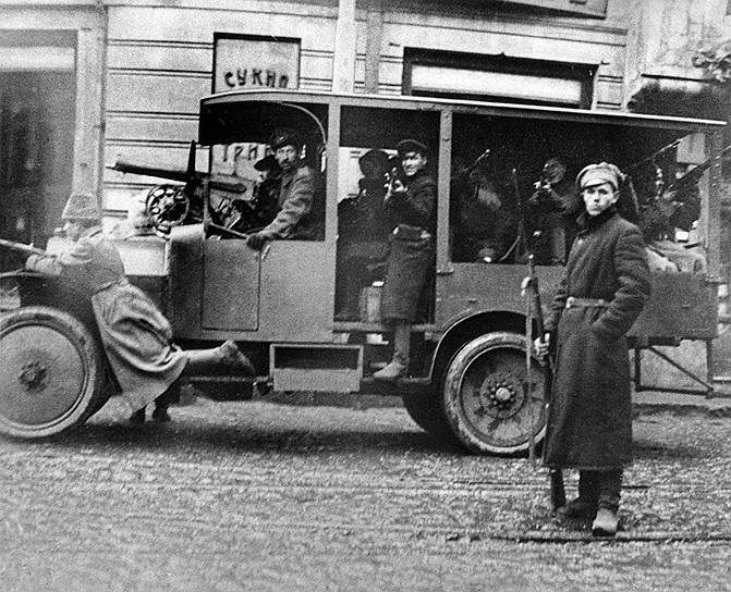1917 год.  Октябрьская революция — одно из крупнейших политических событий XX века, в результате которого в России началась гражданская война