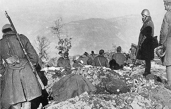 1940 год. Окончание сражения при Элеа-Каламас в ходе греко-итальянской войны. По итогам сражения греческие силы отбросили итальянские войска назад, развивая наступление вглубь территории Албании