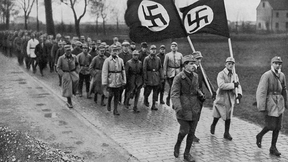 Не получивший поддержки ни среди населения, ни среди военных «Пивной путч» был подавлен, а участники шествия, в том числе и Гитлер, получили тюремные сроки различной длительности