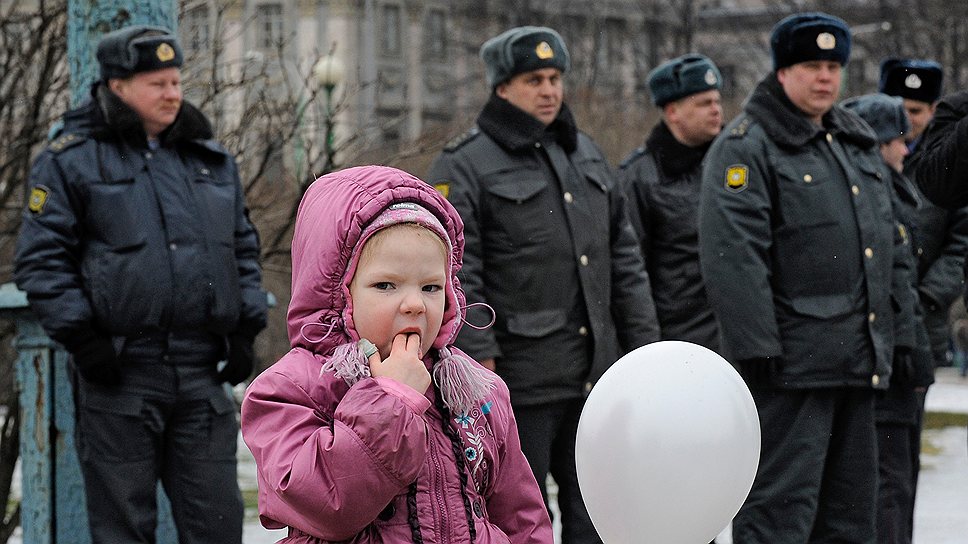 Наконец, были закрыты многие учебные заведения, что отрицательно повлияло на уровень профессиональной подготовки полицейских