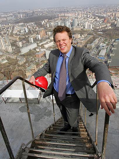 В 2007 году выручка Mirax Group составляла $1,28 млрд, однако после кризиса существенно сократилась (показатель 2011 года — $300 млн). Одновременно обострились противоречия Сергея Полонского, владевшего 78% Mirax, с партнерами, а долг компании превысил $530 млн