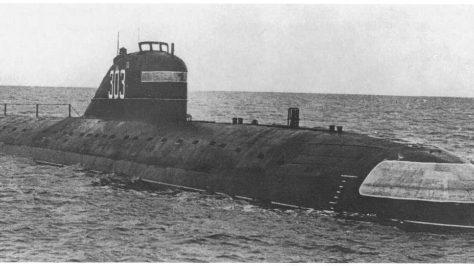 1970 год. В Бискайском заливе в результате потери продольной остойчивости из-за пожара и поступления забортной воды затонула атомная ракетная подводная лодка «К-8» (проект 627). Погибли 52 человека