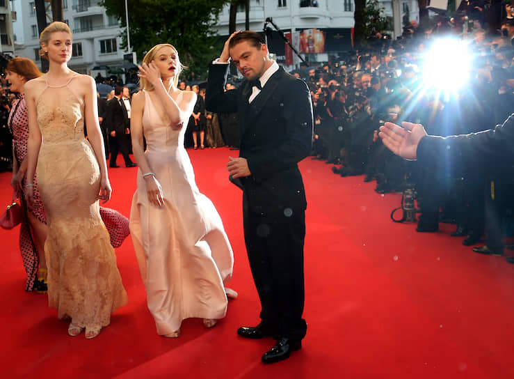 На премьере фильма «Великий Гэтсби» по одноименному роману Фитцджеральда на Каннском кинофестивале с партнершами Кэри Маллиган и Элизабет Дебицки 