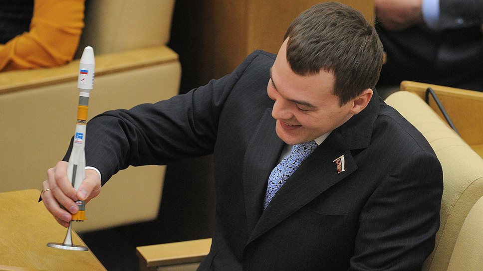 Депутат ГД и экс-кандидат в мэры Москвы Михаил Дегтярев выступал с законопроектом «О детском плаче и топоте котов», который вводил бы санкции для родителей плачущих после 10 вечера детей, владельцев топающих по вечерам котов и лающих собак. Нарушителей предлагалось штрафовать на сумму до 20 тыс. рублей