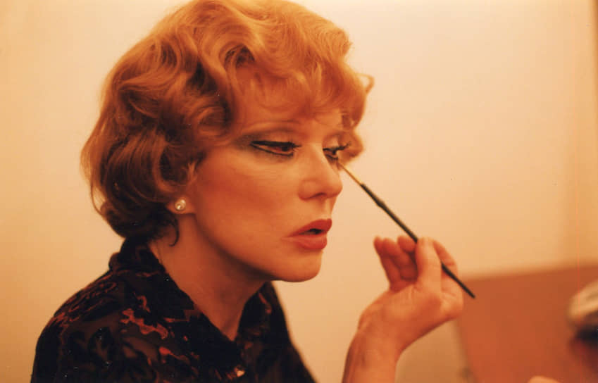 В 1990-е годы актриса снималась реже, а среди запоминающихся работ тех лет стали фильмы «Моя морячка», «Гардемарины III» и телесериал «Белые одежды». В то же время Гурченко вернулась на театральную сцену, где одной из самых заметных ее ролей стала Инга в спектакле Эдварда Радзинского «Поле битвы после победы принадлежит мародерам» в Театре Сатиры