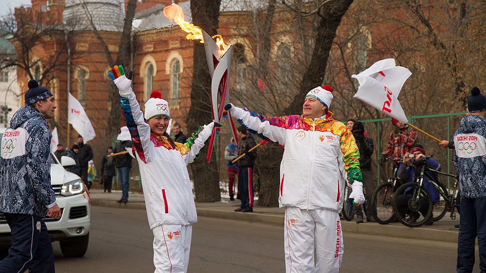 Момент передачи Олимпийского огня