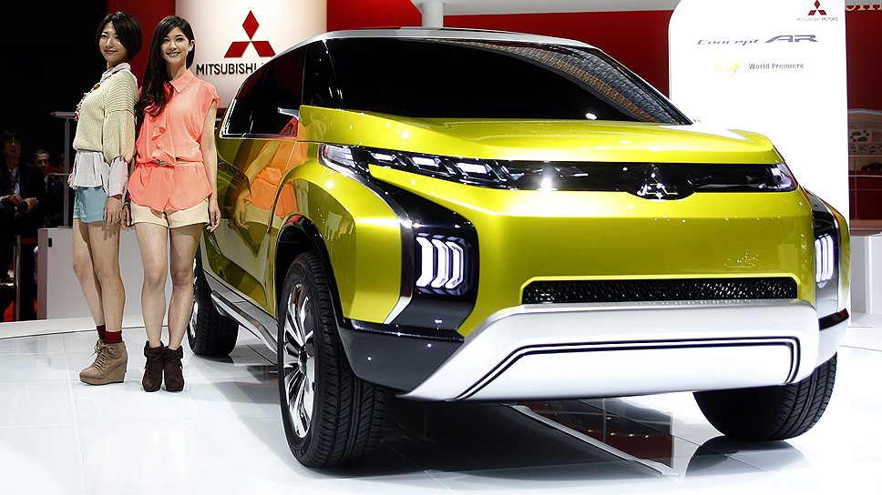 Прототип Mitsubishi Concept AR (Active Runabout) — помесь из маневренного кроссовера и вместительного минивэна. Турбодвигатель объемом 1,1 л оснащен системой «старт-стоп», японцы называют это «частично гибридной» (mild hybrid) силовой установкой