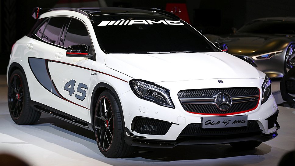 Отличительная особенность концепта Mercedes-Benz GLA 45 AMG — 4-цилиндровый турбомотор с рекордной мощностью в 360 л.с. Благодаря 7-ступенчатой коробке передач разгон до «сотни» занимает всего 5 сек при среднем расходе в 7 л\100 км.