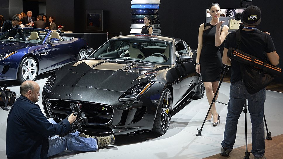 Родстер Jaguar F-Type обзавелся жесткой крышей и новым двигателем — 5-литровым V8 с механическим нагнетателем мощностью 550 л.с. и 690 Нм момента. Автомобиль с таким мотором разгоняется до 100 км\ч за 4,2 сек.
 