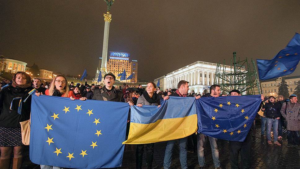 2013 год. Начался Евромайдан — массовая многомесячная акция протеста в центре Киева на Украине в ответ на приостановку правительством подготовки к подписанию соглашения об ассоциации между Украиной и Евросоюзом