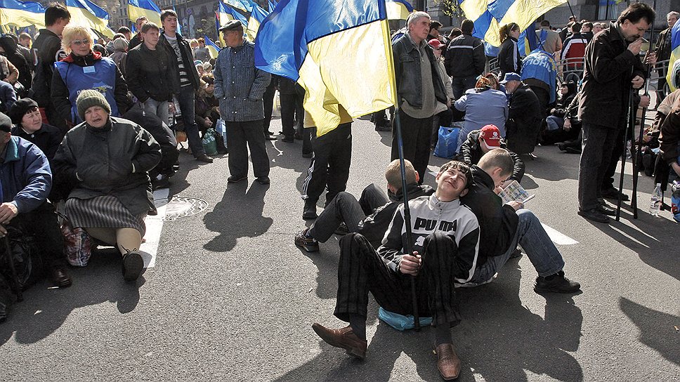 15 апреля 2007 года сторонники Партии регионов провели митинг на Майдане. Основным требованием оппозиции были досрочные президентские и парламентские выборы, а также сложение полномочий действующего правительства. На площади собрались около 5 тыс. человек
