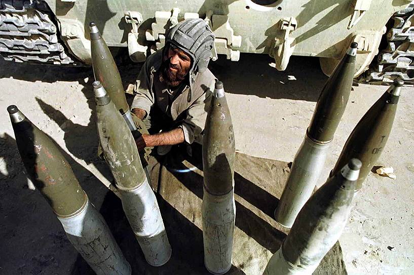 До 1989 года советские войска проводили военную операцию на территории Афганистана против моджахедов, которых политически и финансово поддерживали государства НАТО и богатые исламские страны
