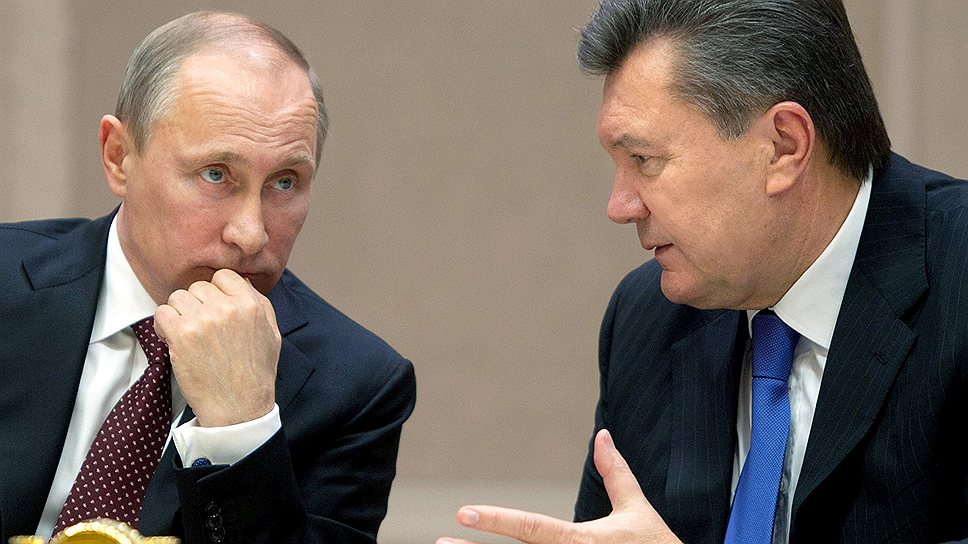 Президент России Владимир Путин  и президент Украины Виктор Янукович (справа)