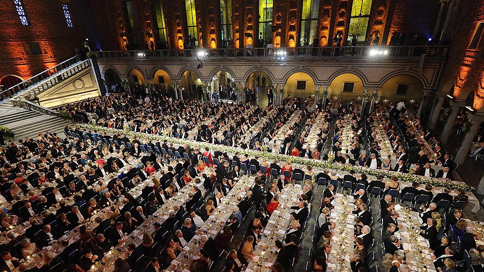 В этом году на праздничный банкет собрались более тысячи гостей, которых обслуживали 43 повара и 260 официантов