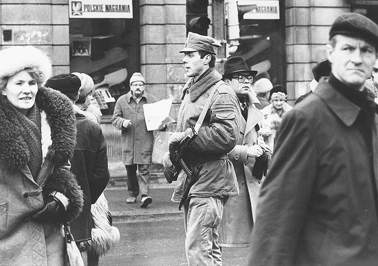 1981 год. Введено военное положение в Польше, которое было отменено только 22 июля 1983 года