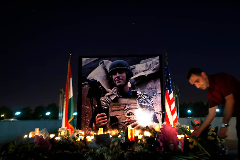 19 августа 2014 года боевики «Исламского государства» (ИГ; террористическая организация, запрещена в РФ) опубликовали видео казни американского журналиста Джеймса Фоули, пропавшего на северо-западе Сирии в 2012 году. Видеозапись называлась «Послание Америке» 