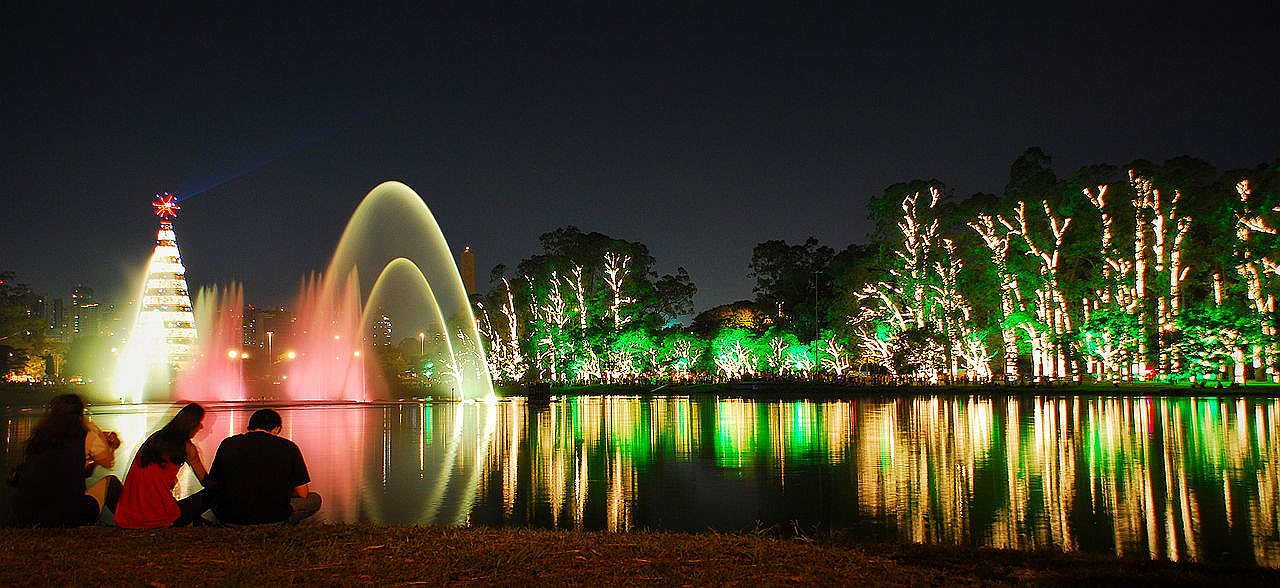 Парк Ибирапуэра — второй по величине парк города Сан-Паулу. Он похож на Центральный парк в Нью-Йорке и был открыт в 1954 году на 400-ю годовщину основания города