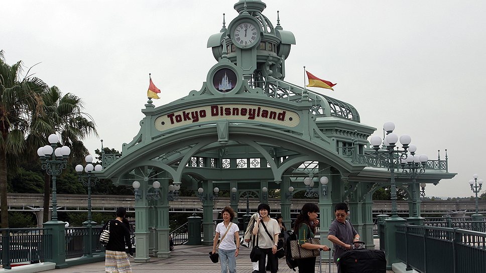 Парк развлечений Диснейленд в Токио тоже попал в список самых популярных мест Facebook. Это первый парк Уолта Диснея, открывшийся за пределами Америки в 1983 году. Он является третьим по популярности после Disney World во Флориде и самого первого Диснейленда в Анахайме