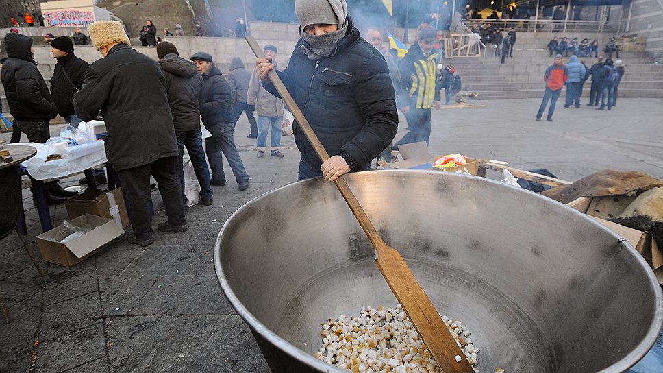 Часть продуктов покупается на деньги, которые переводят для оппозиционеров 
