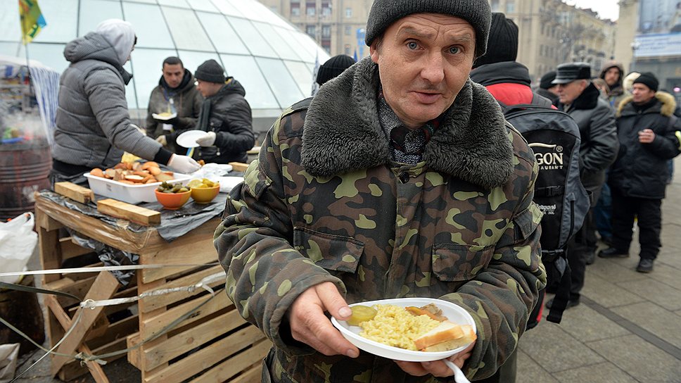 В них круглосуточно можно выпить чай или кофе, перекусить бутербродами, съесть суп или теплое блюдо 
