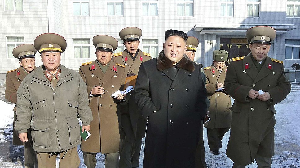 Лидер КНДР Ким Чон Ын (в центре)