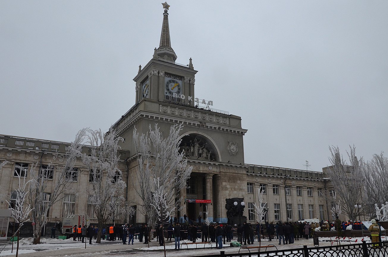 Правоохранительные органы предварительно установили личность террористки-смертницы. По одной из версий, теракт могла совершить уроженка Дагестана Оксана Арсланова, однако эта информация требует подтверждения