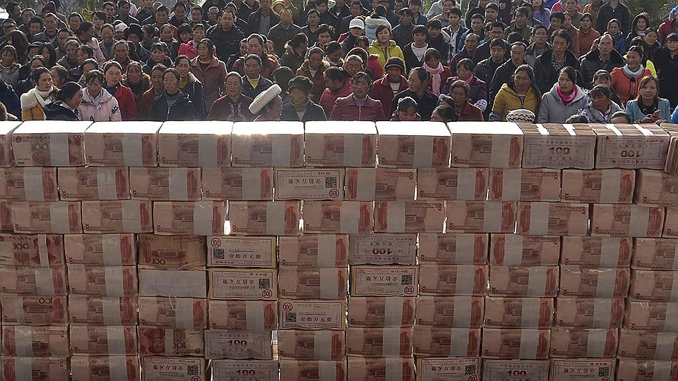 Тремста сорока жителям китайского села Цзяньшэ (провинция Сычуань) был выплачен годовой бонус в размере 13 115 000 юаней ($2 169 221) за их труд и инвестиции в сельскохозяйственный кооператив