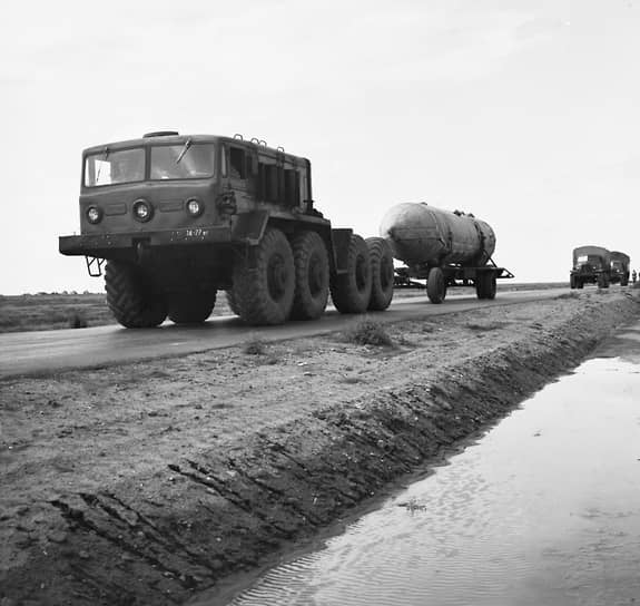 1956 год. В СССР с полигона Капустин Яр произведен первый экспериментальный пуск баллистической ракеты с ядерной боеголовкой и последующим наземным атомным взрывом. Операция носила название «Байкал»