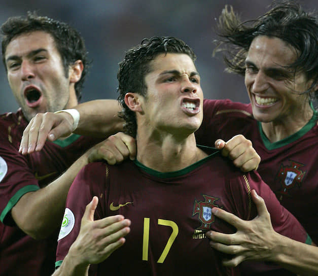В 2004 году футболист был признан лучшим молодым игроком чемпионата Европы, проходившего в Португалии. Страна-хозяйка тогда заняла второе место на турнире, проиграв в финале Греции 