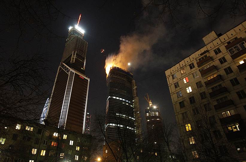 2 апреля 2012 года на башне «Восток» комплекса «Федерация» произошел сильный пожар, которому был присвоен 4-й номер по 5-балльной шкале сложности, принятой в МЧС. Возгорание произошло на уровне последнего из построенных на тот момент 67-го этажа (около 250 м от поверхности земли). Справиться с огнем удалось только спустя пять часов. МЧС пришлось признать, что в столице «пока не удалось создать абсолютно надежной технологии для тушения пожаров в высотных объектах»