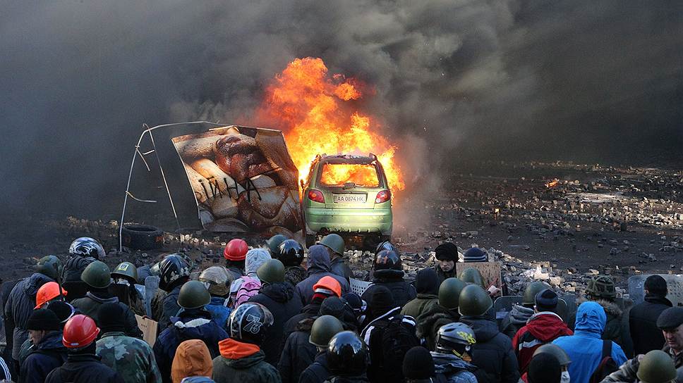 18 февраля. В центре Киева возобновились беспорядки. Силовики предприняли штурм Майдана Незалежности