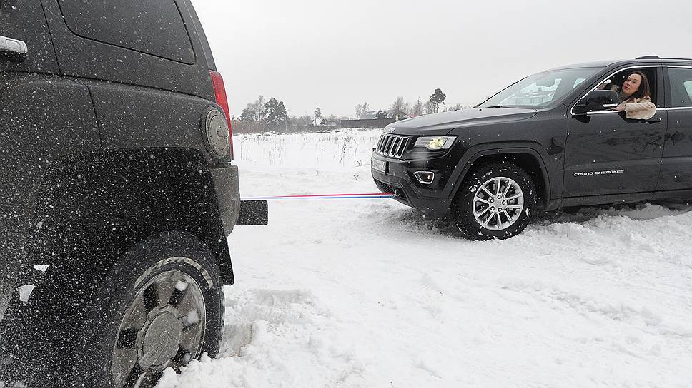 Мощности и тяговитости Grand Cherokee хватило и на то, чтобы легко вытащить тяжелого товарища