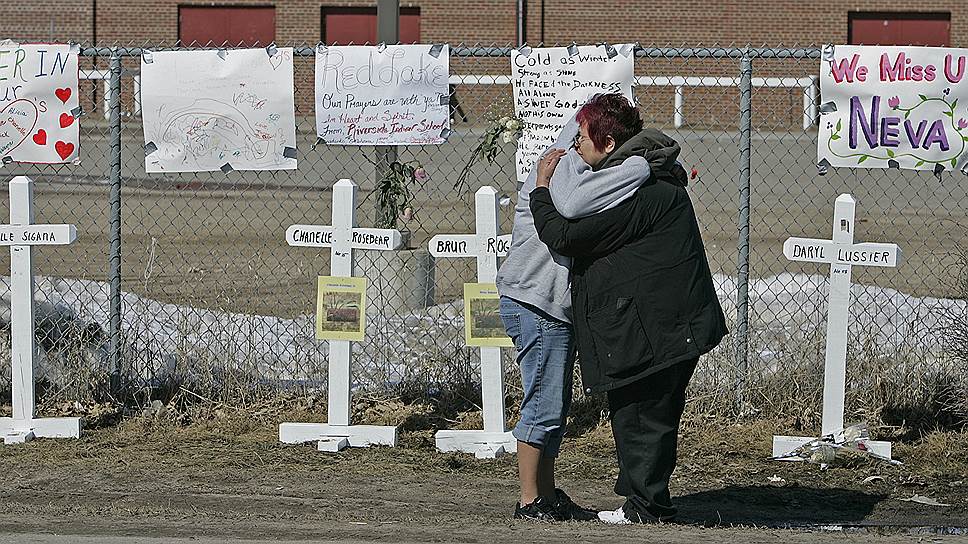 2005 год. Расстрел в учебном центре в Ред Лэйке (Миннесота, США). Организатор — Джеффри Уэйз. 10 человек погибли (включая нападавшего), пятеро были ранены. Нападавший застрелился. Инцидент стал вторым по числу жертв среди школьных трагедий в США после массового убийства в школе «Колумбайн» (возникшее одноименное движение признано в РФ террористическим и запрещено)