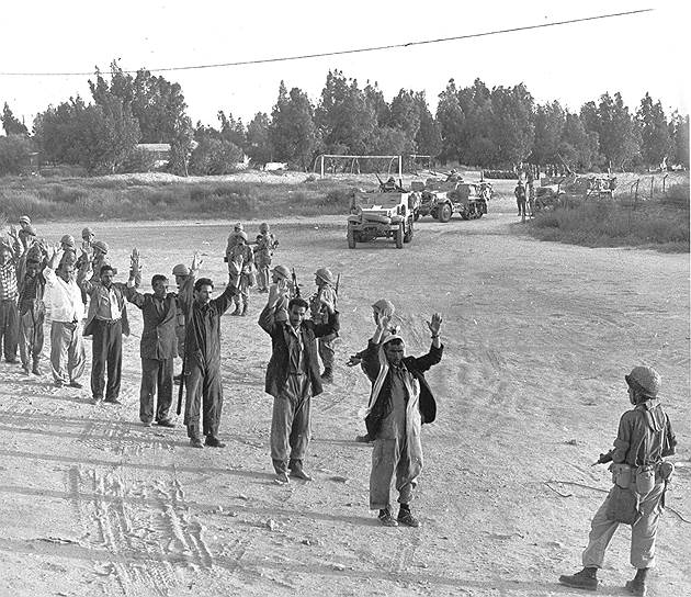 В результате Шестидневной войны 1967 года в руки Израиля попали территории общей площадью около 68 тыс. кв. км, которые до этого находились под арабским управлением. Спустя несколько недель выяснилось, что арабские государства не смогут возвратить себе утраченные земли, если не предложат Израилю мир