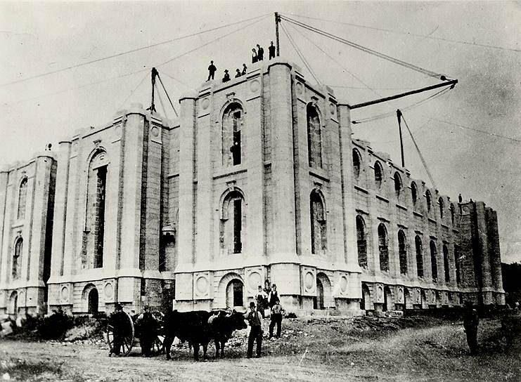Единственным каменным зданием в городе Нава, основанном мормонами на берегах Миссисипи, стал обширный мормонский храм