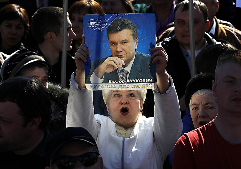 Виктор Янукович в третий раз обратился к народу Украины «как президент, который с вами мыслями и душой»