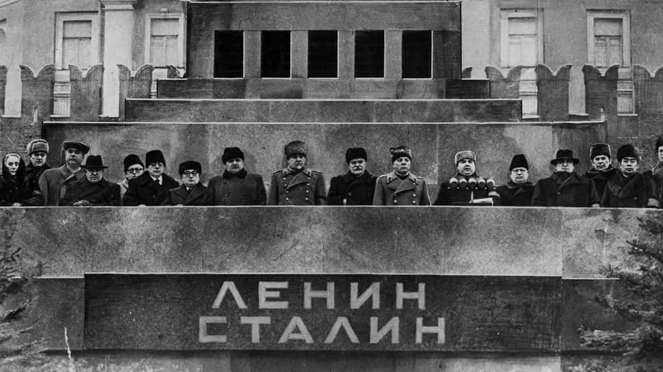 После смерти Сталина в марте 1953 года Лаврентий Берия стал первым заместителем председателя Совета министров СССР и министром внутренних дел. За время пребывания Берии на этом посту было амнистировано большое число заключенных, смягчен паспортный режим, система ГУЛАГ была передана в ведение министерства юстиции. Во внешней политике Берия выступал за объединение Германии и за смягчение контроля за другими социалистическими республиками