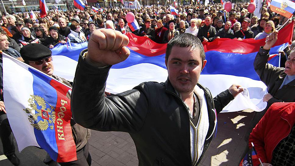 По данным местных СМИ, на митинг в Харькове пришло около 2 тыс. человек