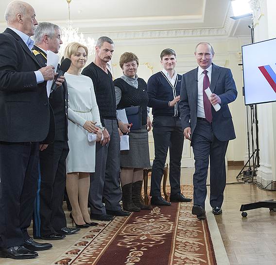 Президент Владимир Путин с активом Общероссийского народного фронта в Ново-Огарево