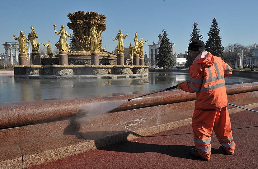 Все 17 фонтанов ВВЦ столичные власти обещают запустить уже в этом году