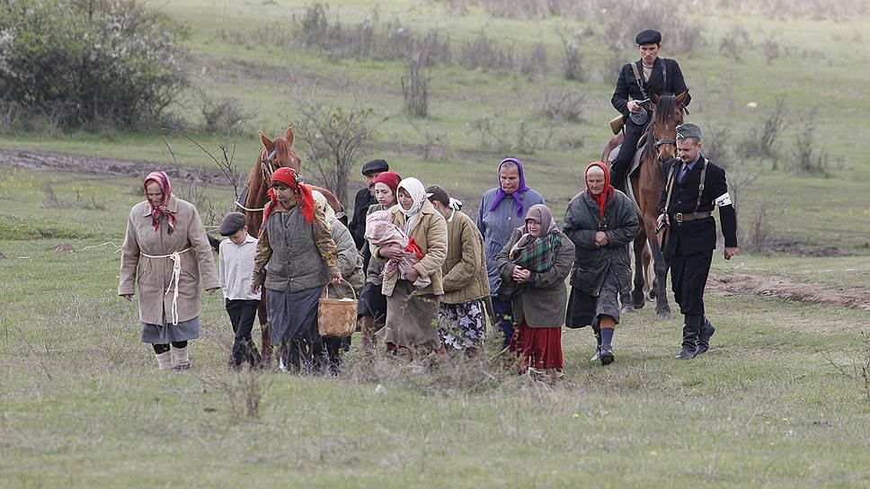 Там же находится братская могила, в которой похоронено до пяти тысяч человек