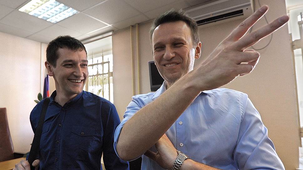 24 апреля. Суд продлил домашний арест Алексею Навальному на шесть месяцев