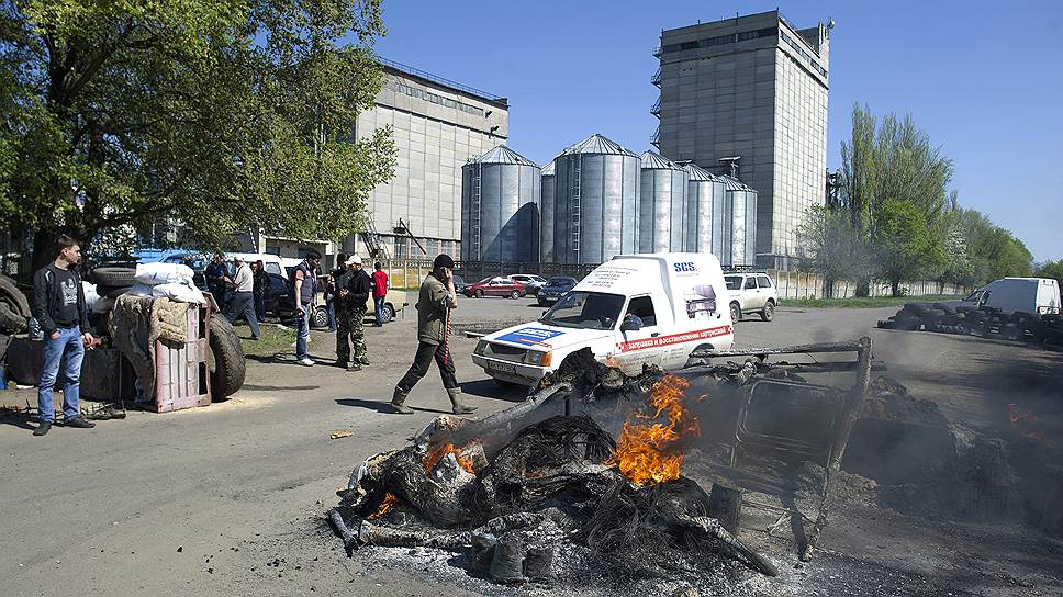 24 апреля. Украинские военные атаковали блокпосты в Славянске