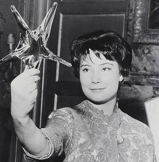 Актриса Татьяна Самойлова с почетной премией французской Академии кинематографии «Хрустальная звезда»