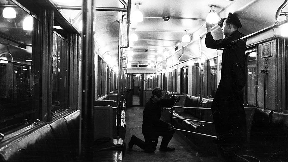Московский метрополитен был открыт 15 мая 1935 года. Тогда он включал в себя 13 станций и 14 поездов. До начала Великой Отечественной войны было открыто еще две линии