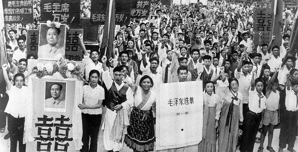 1966 год. На заседании Политбюро ЦК Компартии Китая принято решение о развертывании «культурной революции» в стране