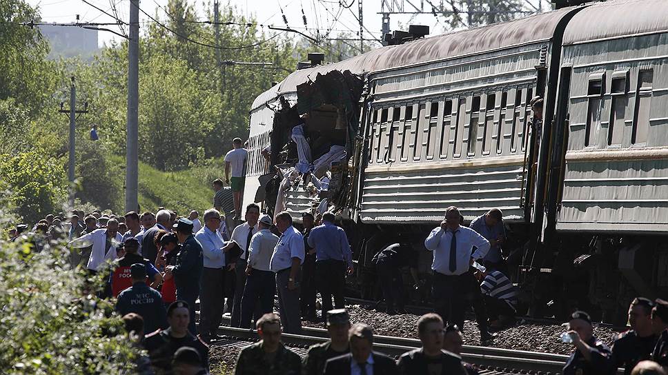 В 80 км от Москвы в Наро-Фоминском районе на перегоне Бекасово-Нара произошло столкновение грузового состава и пассажирского поезда Москва—Кишинев