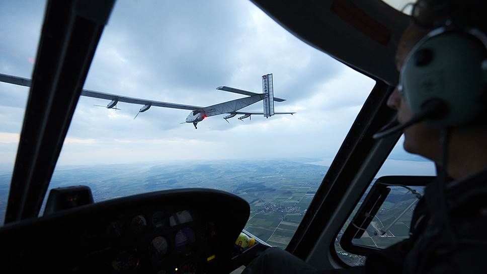 Первый полет самолета Solar Impulse 2, работающего на солнечной энергии, в швейцарском Пейерне