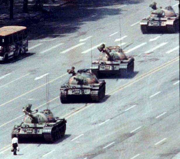 3 июня поздно вечером в Пекин вошли армейские подразделения с танками, которые встретили вооруженное сопротивление. Начались вооруженные столкновения